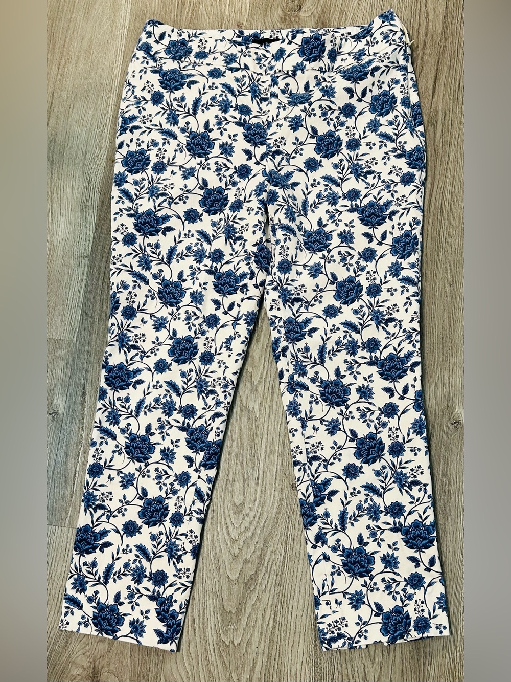 Talbots Chatham Capri Pant 6P White and Blue Floral